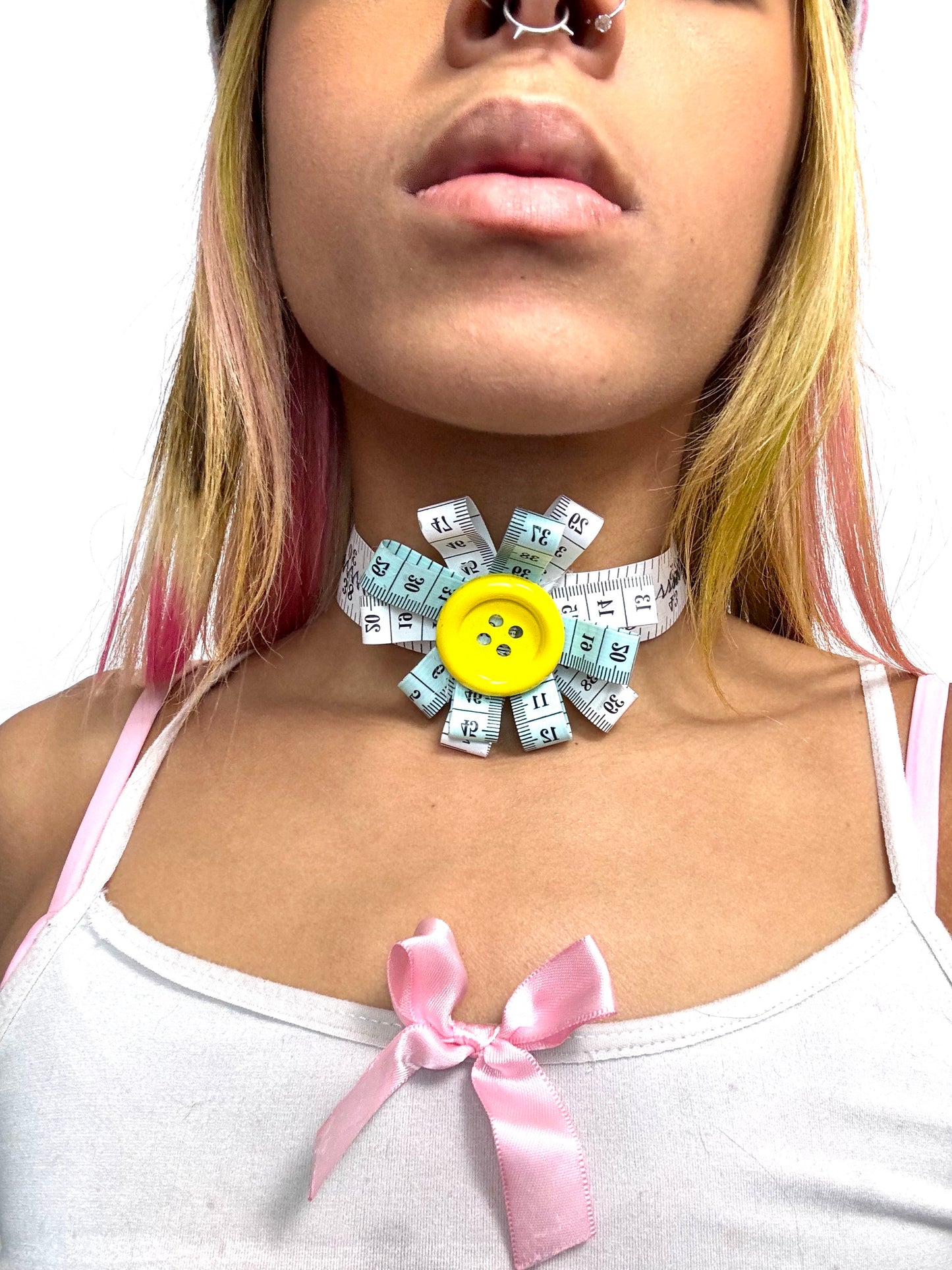 Measuring tape choker