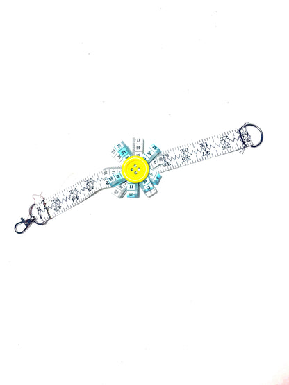 Measuring tape choker